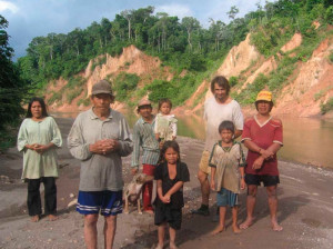 2004-2006 ISE Field Fellow Miguel Alexiades and Ese Eja friends, Sonene headwaters, Peru, 2005. Photograph by M.Alexiades